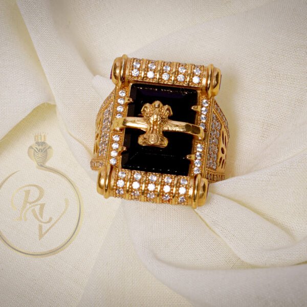 BLACK STONE SATYMEV RING GOLD PLATED