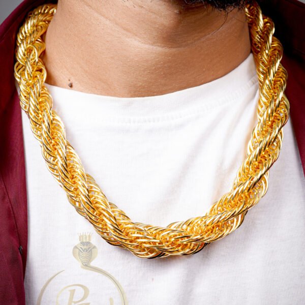 LUXURIOUS RESTING BIG GOLD PLATED CHAIN